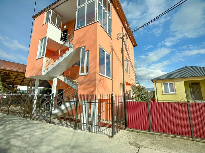 2-к. квартира, 50 м², 1/3 эт.