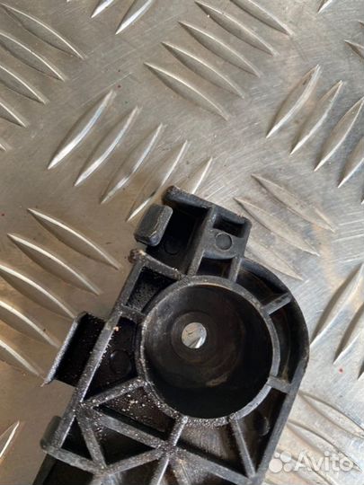 Крепление бампера переднее правое Lifan X60