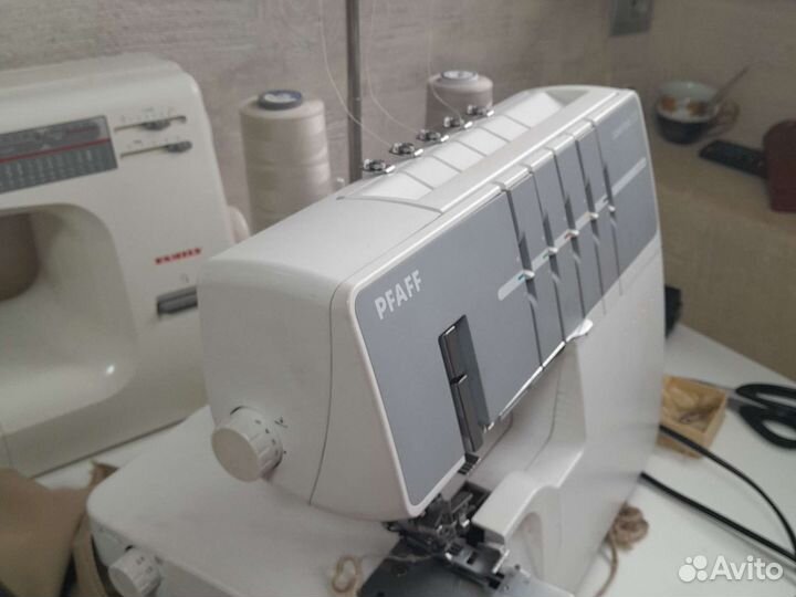 Швейная машина Pfaff(коверлок)