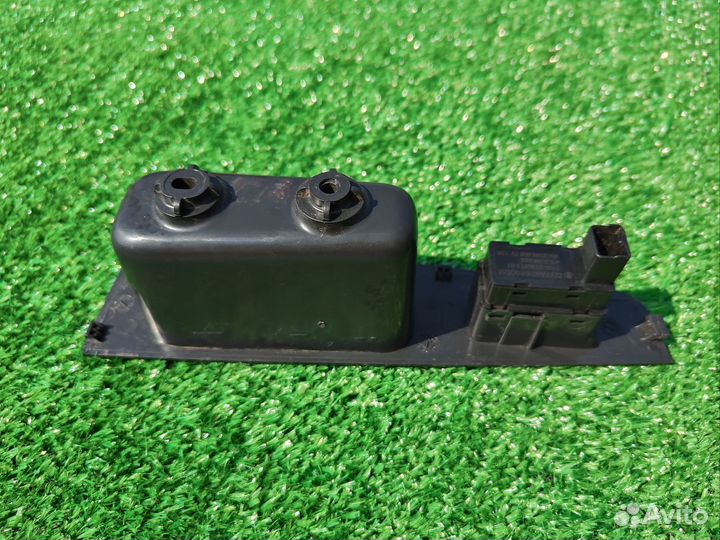 Кнопка стеклоподъемника задней левой двери priora