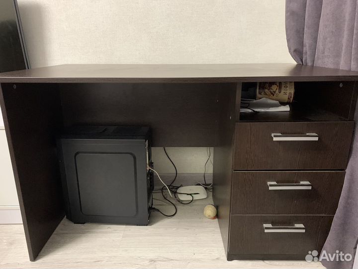 Стол компьютерный