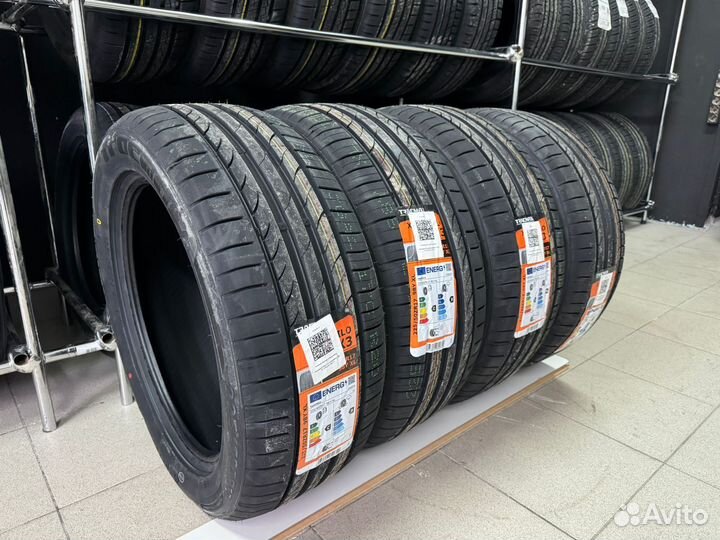 Tracmax X-Privilo TX3 275/35 R20 110