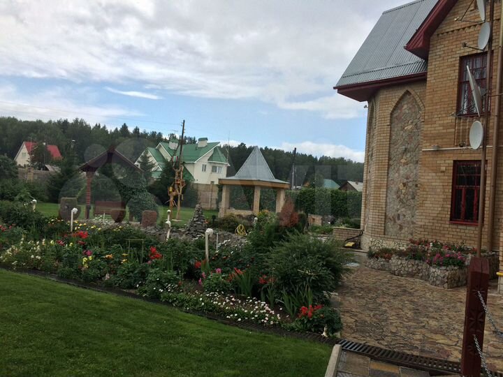 Дом 386,7 м² на участке 27,9 сот.