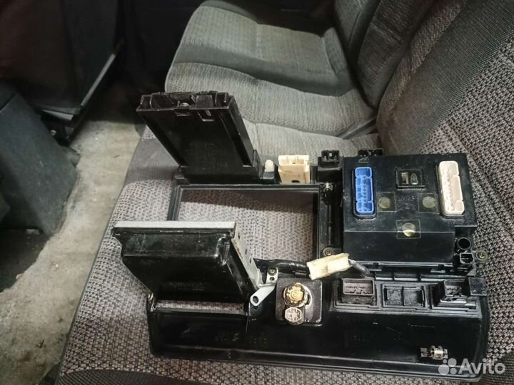 Центральная консоль Toyota Land Cruiser 80