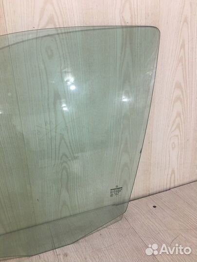 Стекло двери переднее левое Mercedes Benz C180