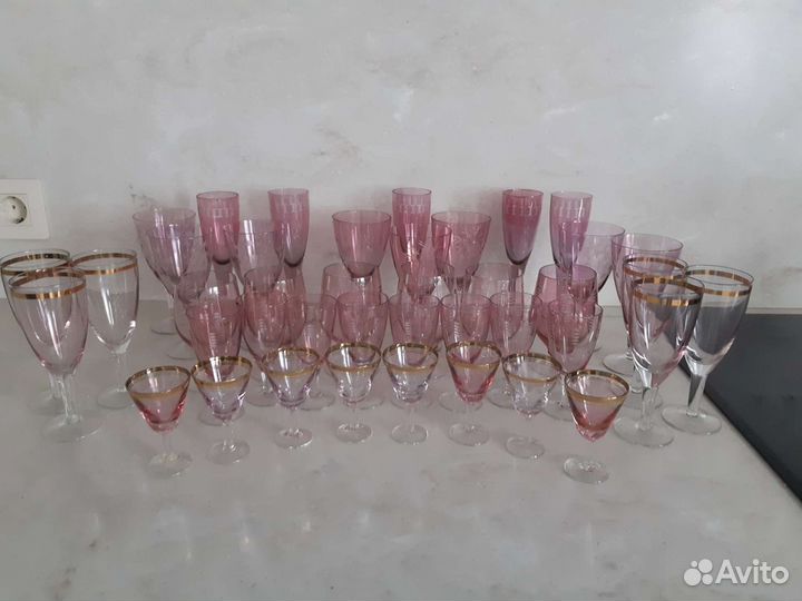 Бокалы и рюмки розовые из марганцевого стекла