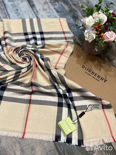 Кашемировый палантин Burberry кремовый новый