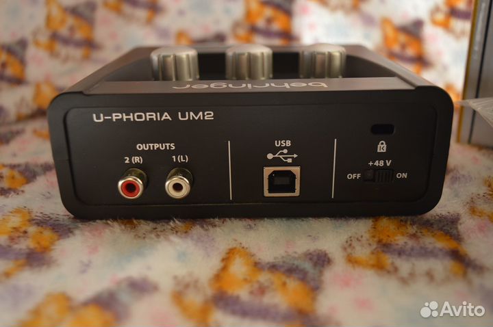 Внешняя звуковая карта usb behringer U-phoria UM2