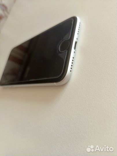 iPhone SE, 64 ГБ