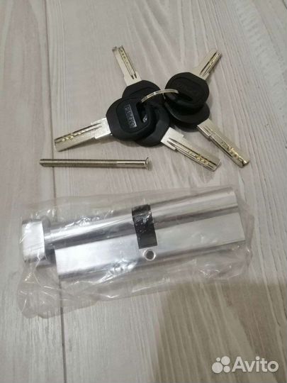 Личинка замка 