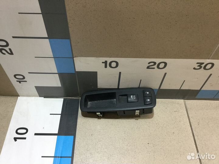 Кнопка стеклоподъемника правая Гранд Чероки с 2010
