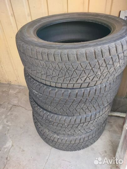 Bridgestone Blizzak DM-V2 215/60 R17 96S