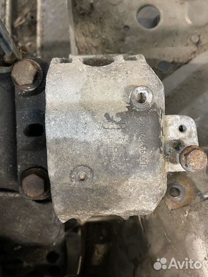 Подушка двигателя коробки Октавия а4