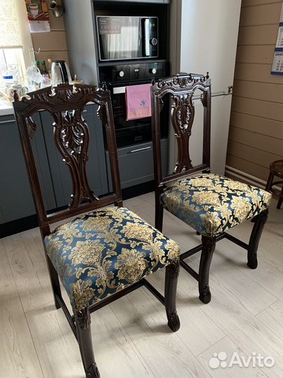 Старинные стулья