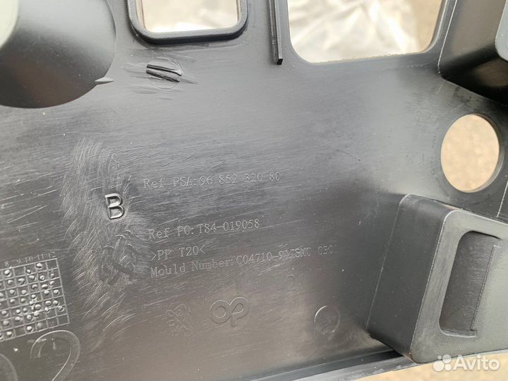 Кронштейн переднего бампера правый 3008