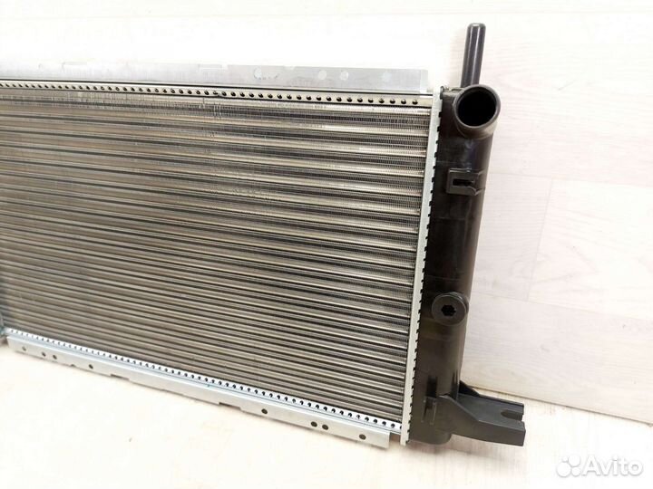Радиатор охлаждения Ford Scorpio 1985-1998 МКПП