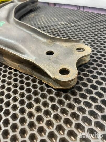 Рычаг подвески нижний передний правый Mercedes