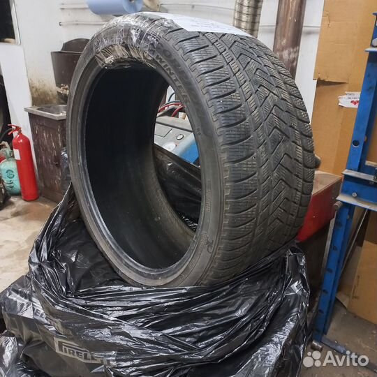 Pirelli Scorpion Winter 305/35 R21 и 275/40 R21