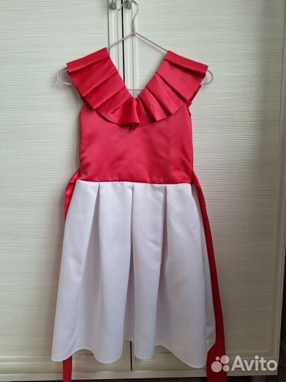 Нарядное платье 134 р