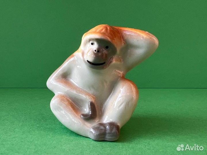 Фарфоровая статуэтка 