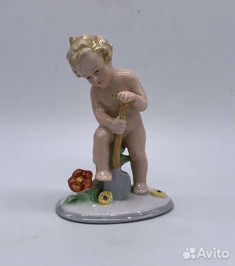 Фарфоровая статуэтка, старая германия