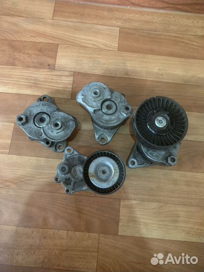 Натяжител ремня на мерседес