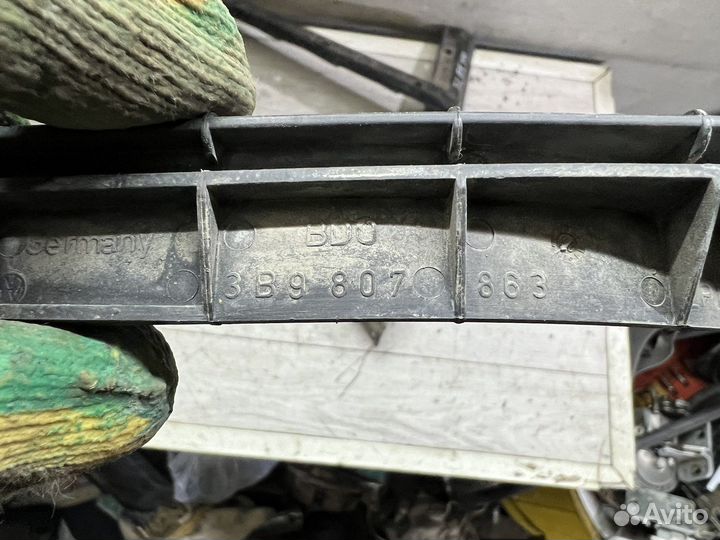 Кронштейн заднего бампера Пассат Б5