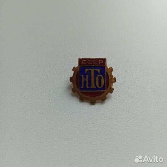 Значки и нагрудные знаки