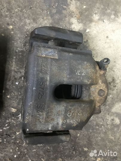 Передний суппорт BMW X3 Е83