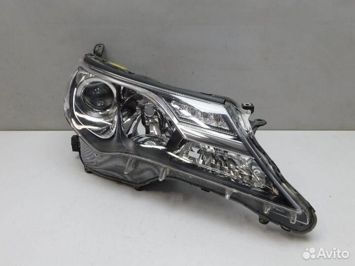 Фара правая Toyota RAV4
