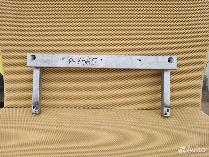 Передняя часть подрамника передняя Infiniti M25