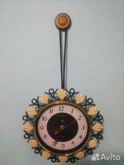 Часы янтарь СССР настенные. Кварцевые