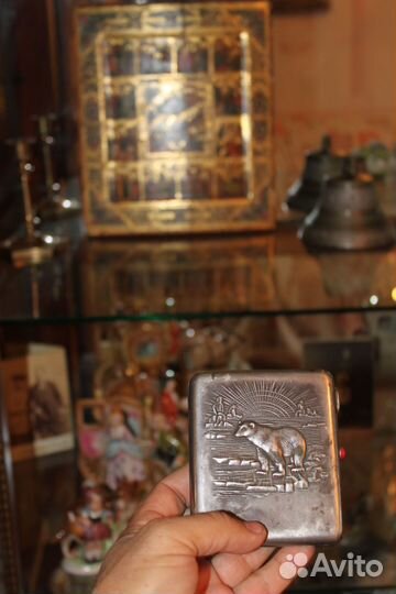 Старинные иконы и религиозные фигуры