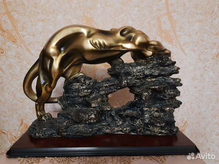 Скульптура пантера