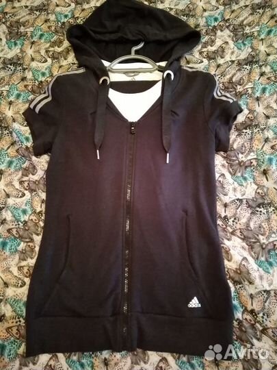 Продаю спортивный костюм