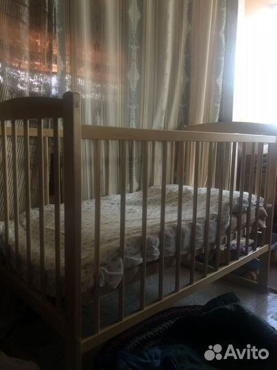 Детская кроватка с матрасом