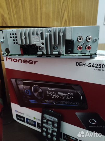 Автомагнитол Pioneer DEH-S4250BT