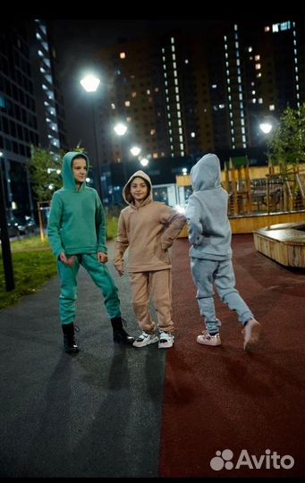 Спортивные костюмы разные цвета девочки и мал