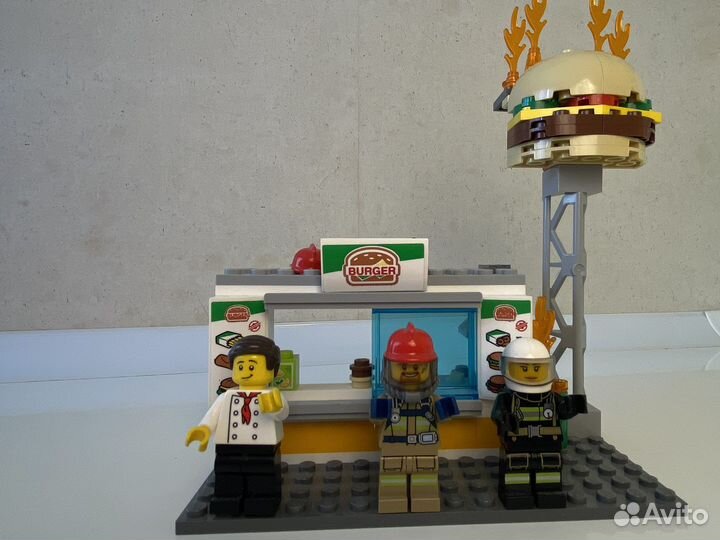 Лего. Игрушка пожарная машина