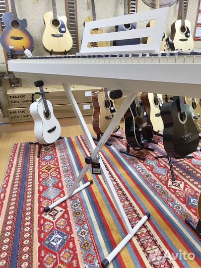 Стойка для синтезатора белая