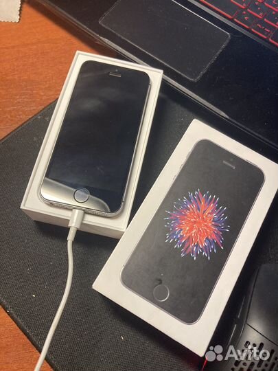 iPhone SE, 32 ГБ