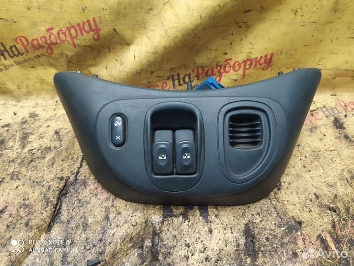 Накладка торпедо с кнопками Renault Scenic