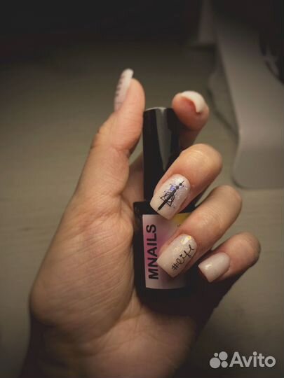 Модель на маникюр