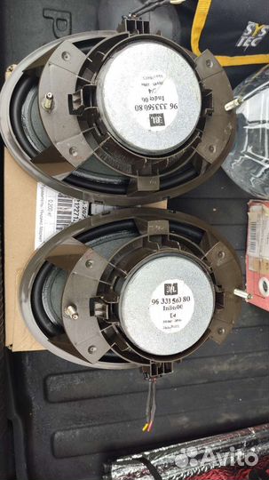 Задняя полка с динамиками JBL на Пежо 407