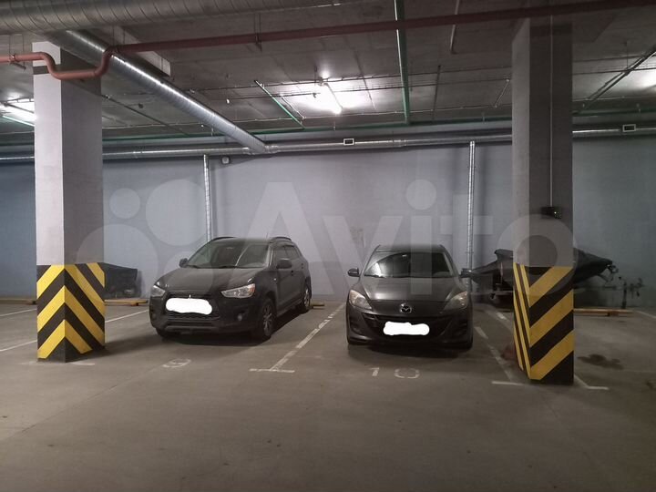 Машиноместо, > 30 м²