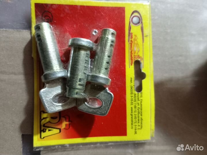 Личинки замков Приора