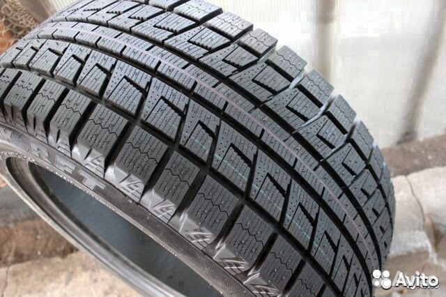 Зимняя одна новая шина 255/55/R18 Bridgestone RFT