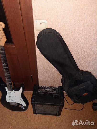 Электрогитара с комбоусилителем