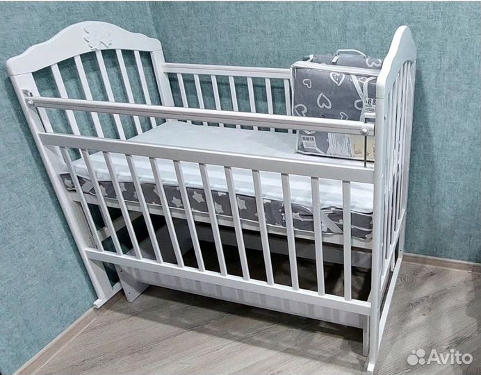 Кроватка и комод новые