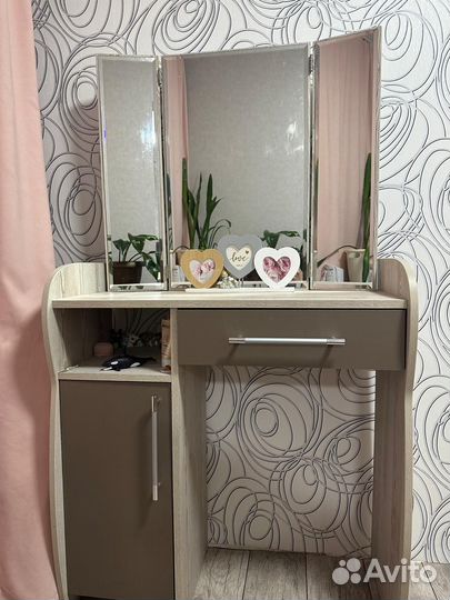 Трюмо с зеркалом бу